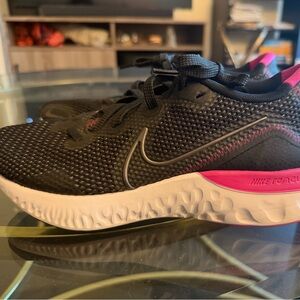 Nike Women's Black and Pink Sneakers